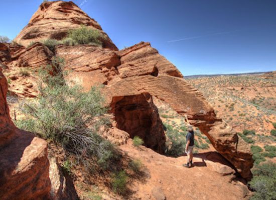 utah/canyonlands/attraction/elephant-arch