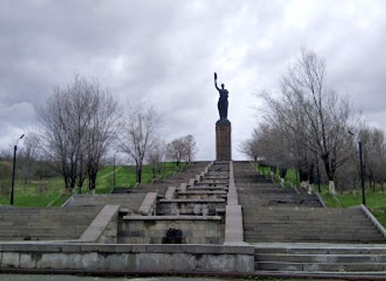 armenia/gyumri/attraction/mother-armenia