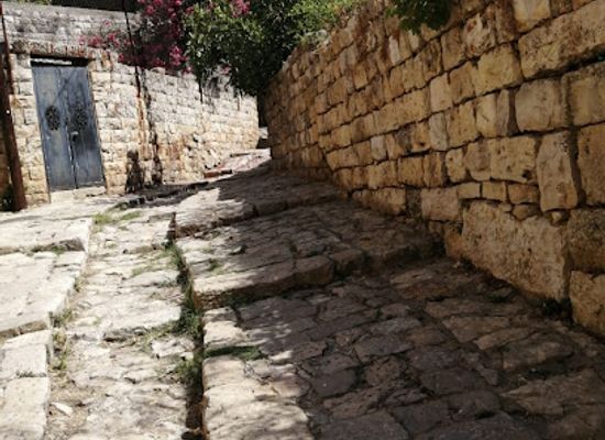 lebanon/chouf-district/attraction/priceless-old-roads-of-deir-el-kamar