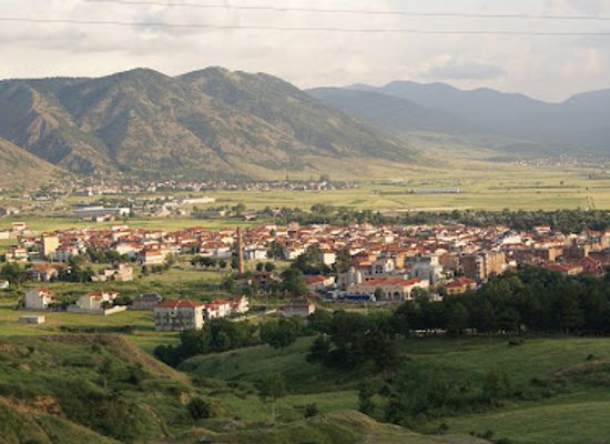 albania/devoll/attraction/martyrs-cemetery