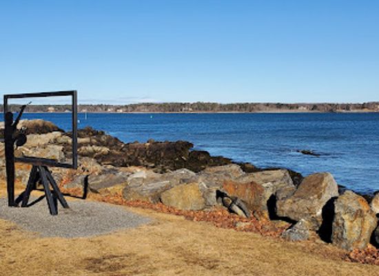 new-hampshire/seacoast/attraction/pose-inside-outdoor-picture-frame