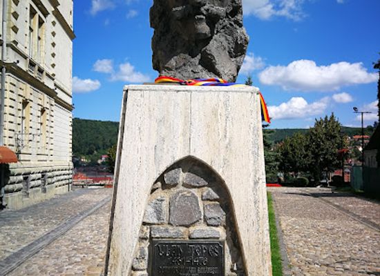 romania/sighisoara/attraction/statue-of-vlad-tepes-1431-1476