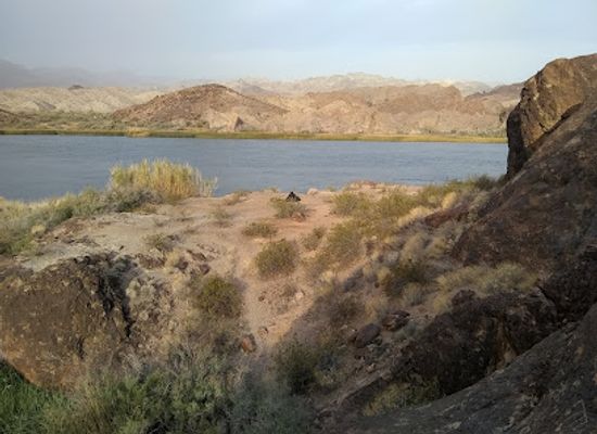 arizona/havasu-national-wildlife-refuge/attraction/hum-me-chomp-petroglyphs