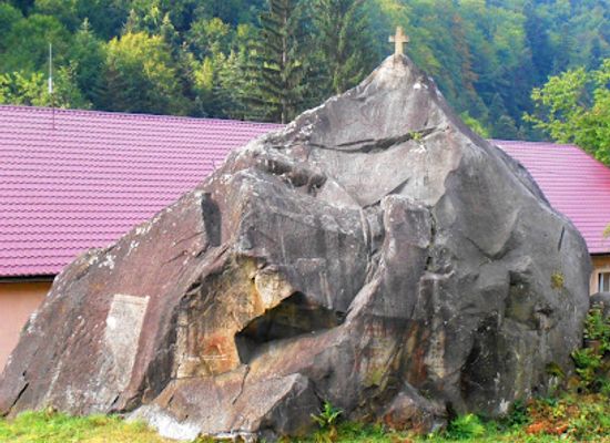 ukraine/yaremche/attraction/kamin-dovbusha