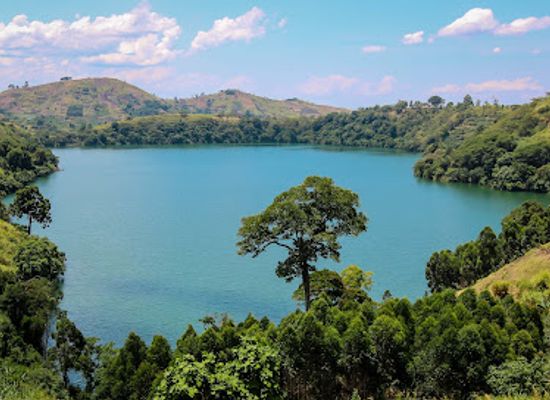 uganda/toro/attraction/lake-nyinambuga