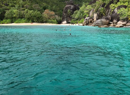 seychelles/north-island/attraction/atoll-divers