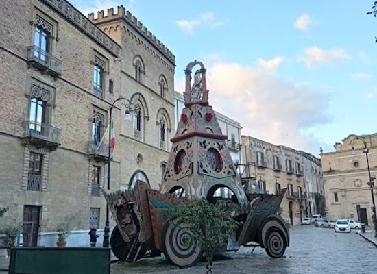 italy/palermo/la-loggia/attraction/l-albero-dei-150-anni-dell-unita-d-italia-ficus-macrophylla-subsp