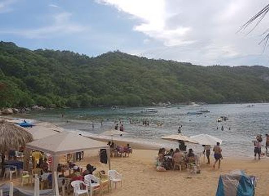 mexico/acapulco/attraction/playa-majahua
