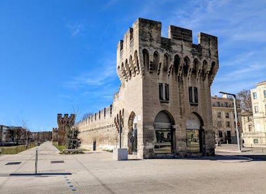 france/avignon/attraction/prte-de-la-republique