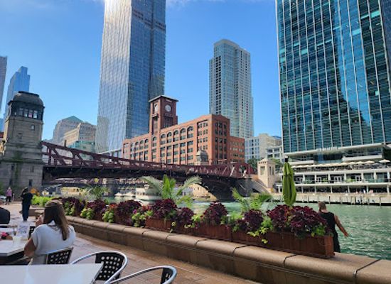 illinois/chicago/west-loop/attraction/chicago-riverwalk-west-end