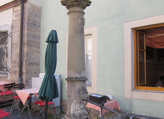 germany/rothenburg-ob-der-tauber/attraction/schwarzadler-brunnen