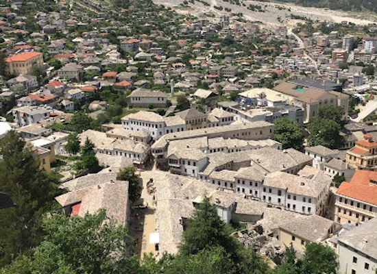 albania/gjirokaster-region/attraction/muzeu-i-armeve