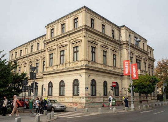 romania/bucharest/victoriei/attraction/museum-of-art-collections
