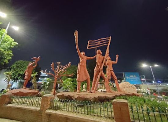 india/vadodara/alkapuri/attraction/veeranjali-statue