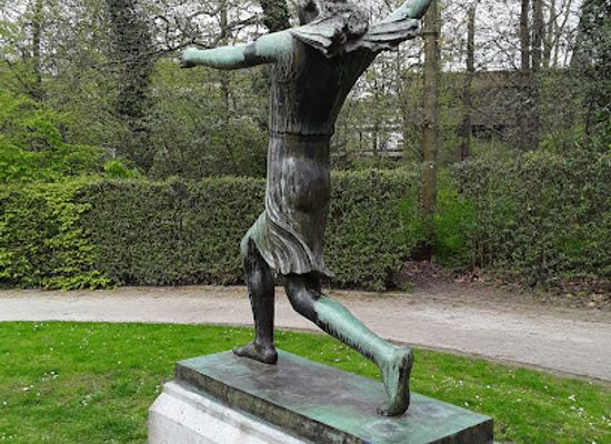 belgium/mechelen/attraction/standbeeld-ritmische-beweging