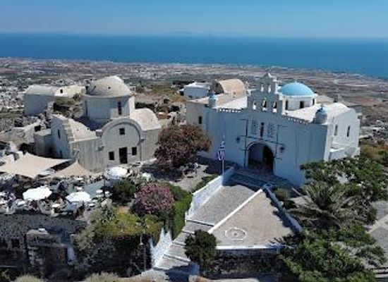 greece/santorini/attraction/pyrgos-kallistis