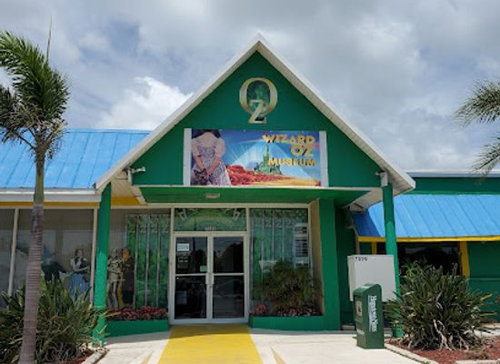florida/cape-canaveral/attraction/the-wizard-of-oz-museum-van-gogh