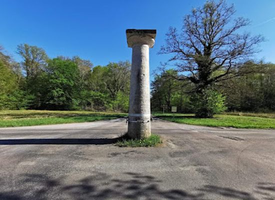 france/franche-comte/attraction/borne-colonne-n-6-de-la-foret-de-chaux