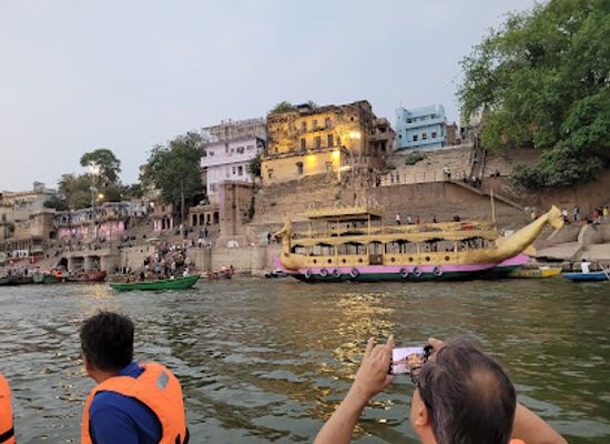 india/varanasi/assi-ghat/attraction/tulsi-ghat