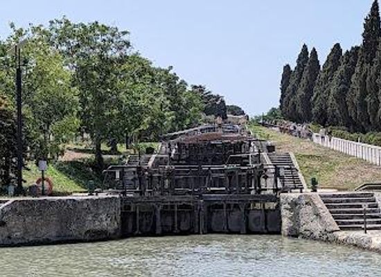 france/languedoc-roussillon/attraction/les-9-ecluses-de-fonseranes