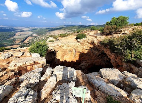 israel/jordan-valley/attraction/keshet-cave