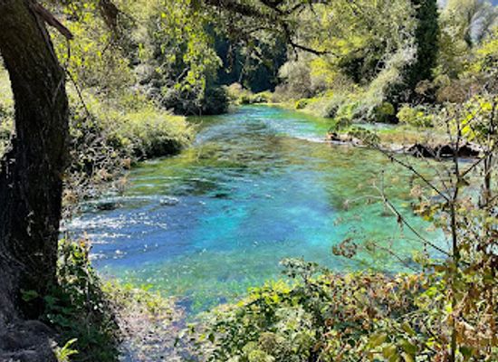 albania/has/attraction/the-blue-eye
