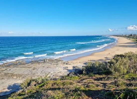 australia/noosa/attraction/point-cartwright-beach