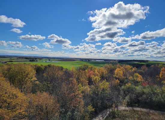 wisconsin/ice-age-trail/attraction/ledge-view-nature-center