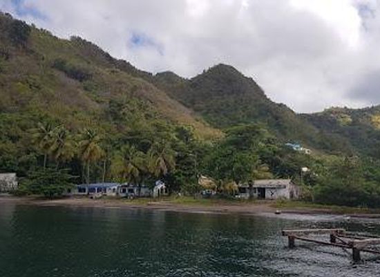 saint-vincent-and-the-grenadines/saint-patrick/attraction/wallilabou-bay