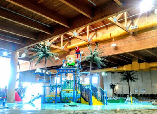 iowa/spirit-lake/attraction/boji-splash-indoor-waterpark