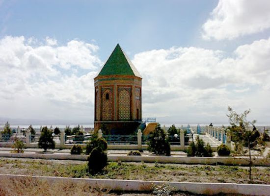 azerbaijan/nakhchivan-autonomous-republic/attraction/noah-s-mausoleum