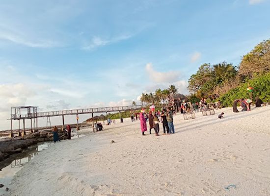 maldives/addu-city/attraction/usgandu-beach