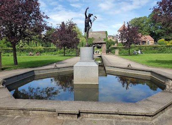 united-kingdom/leeds/attraction/rowntree-park