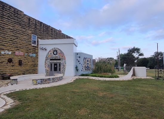 kansas/wilson-lake/attraction/bowl-plaza