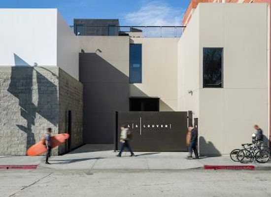 california/inglewood/attraction/l-a-louver