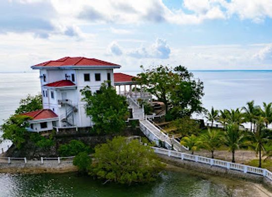 philippines/western-visayas/attraction/roca-encantada