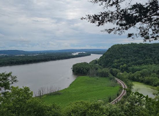 iowa/yellow-river-state-forest/attraction/effigy-mounds-national-monument-visitor-center