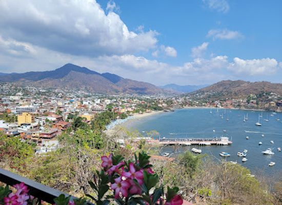 mexico/ixtapa-zihuatanejo/attraction/muelle-zihuatanejo