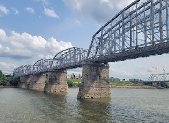kentucky/mississippi-plateau/attraction/purple-people-bridge