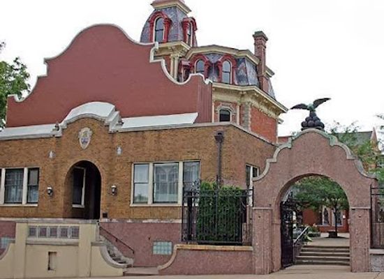 iowa/davenport/attraction/the-palmer-family-residence