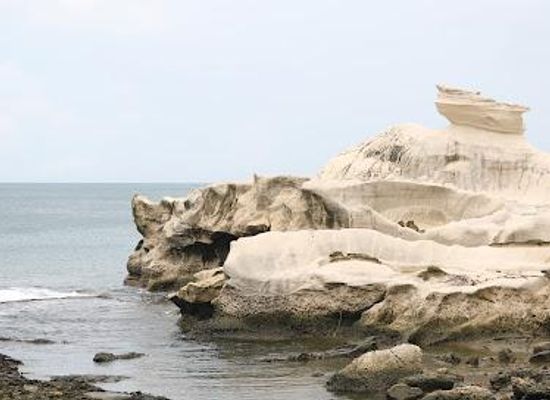 philippines/ilocos-norte/attraction/kapurpurawan-rock-formation