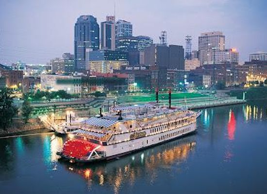 tennessee/northern-middle-tennessee/attraction/general-jackson-showboat