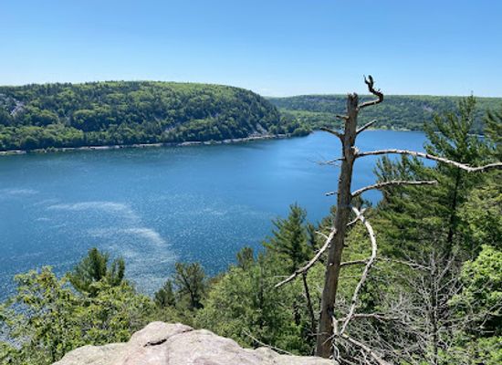 wisconsin/devil-s-lake-state-park/attraction/devils-lake
