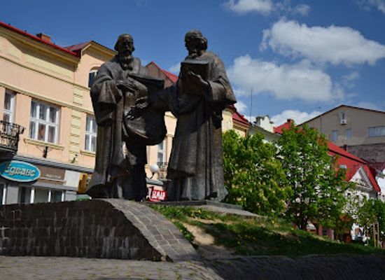 ukraine/mukachevo/attraction/cyril-and-methodius-monument