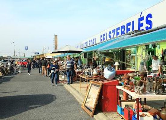 hungary/budapest/attraction/ecseri-flea-market