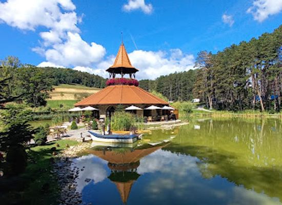 slovakia/tekov/attraction/jazierko-s-fontanami
