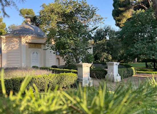 spain/madrid-community/attraction/abejero-de-el-capricho