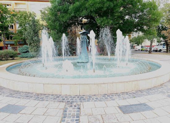 hungary/southern-great-plain/attraction/glattfelder-teri-szokokut