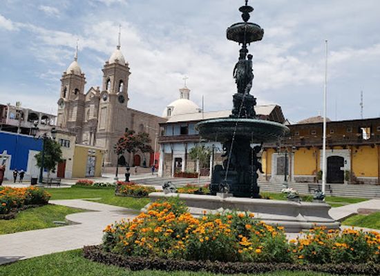 peru/moquegua/attraction/plaza-de-armas-de-moquegua