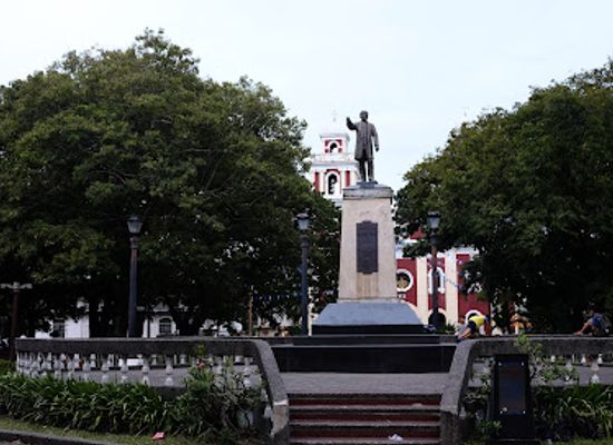 philippines/western-visayas/attraction/plaza-libertad